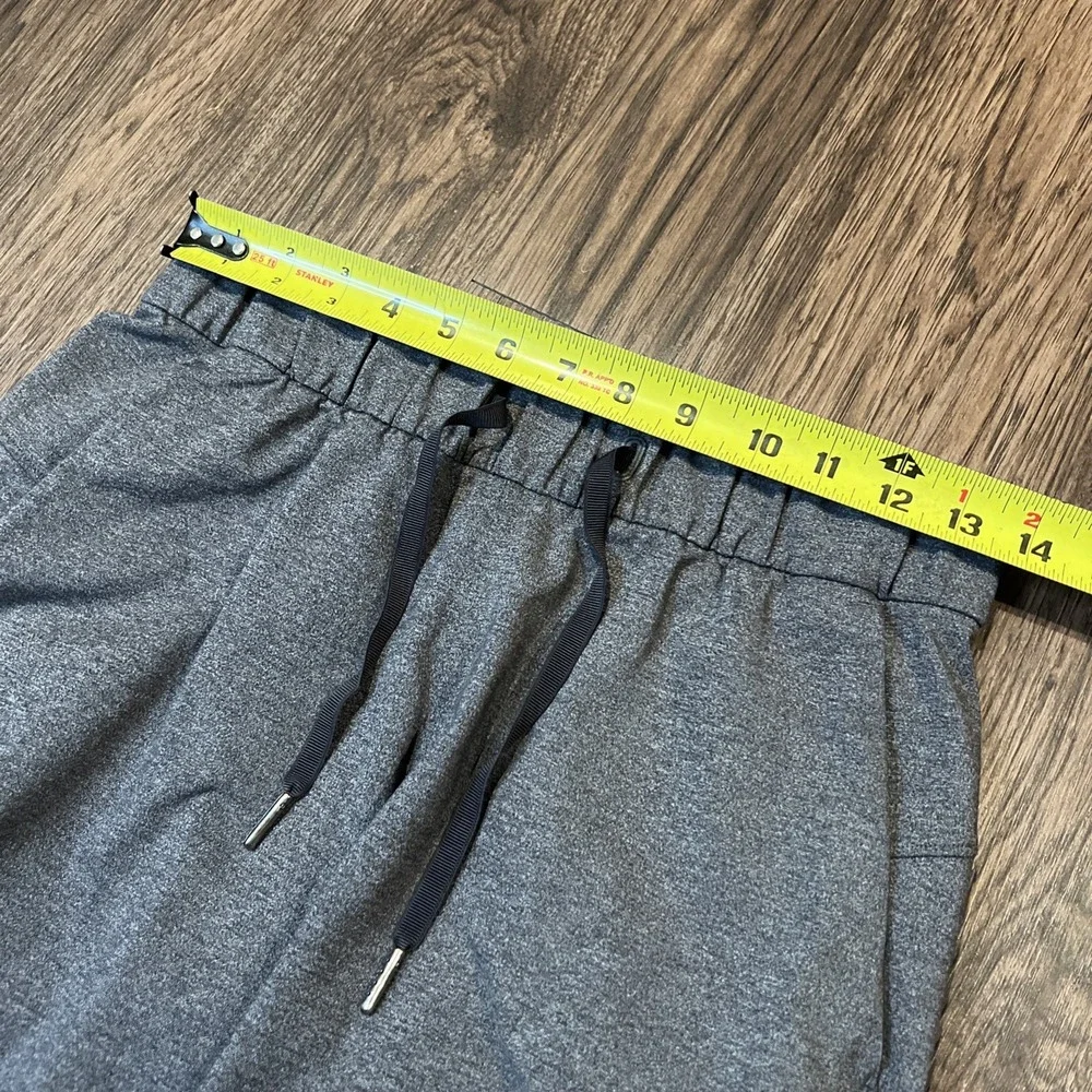 Lululemon women's on the fly pant in size 4 Color Gray